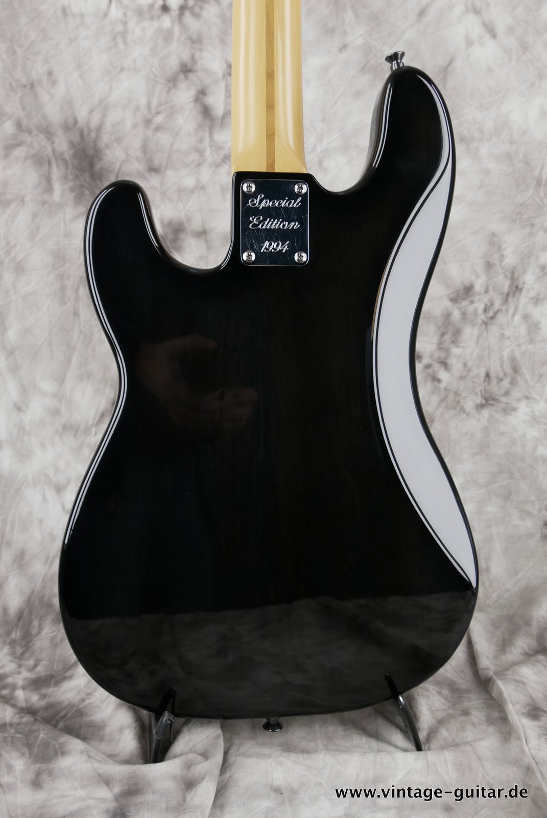 Fender Precision-Bass-1994-limited-edition-black-003.JPG